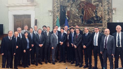 Foto di gruppo dell'odierna Conferenza Stato-Regioni tenutasi a Roma